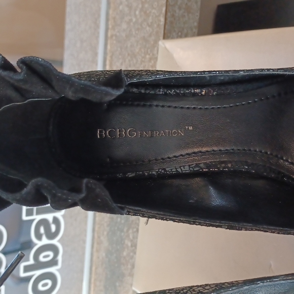 BCBGeneration "Michah" Suede Ruffle/Corset Pump Style Heel NEW- Sz. 8 - Picture 8 of 14